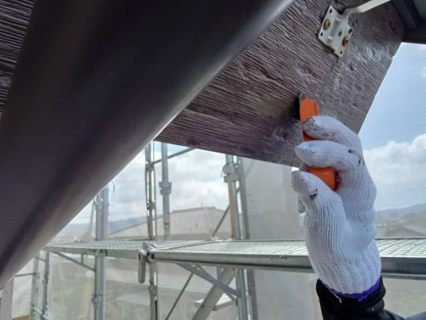 岡崎市で外壁塗装コーキング作業