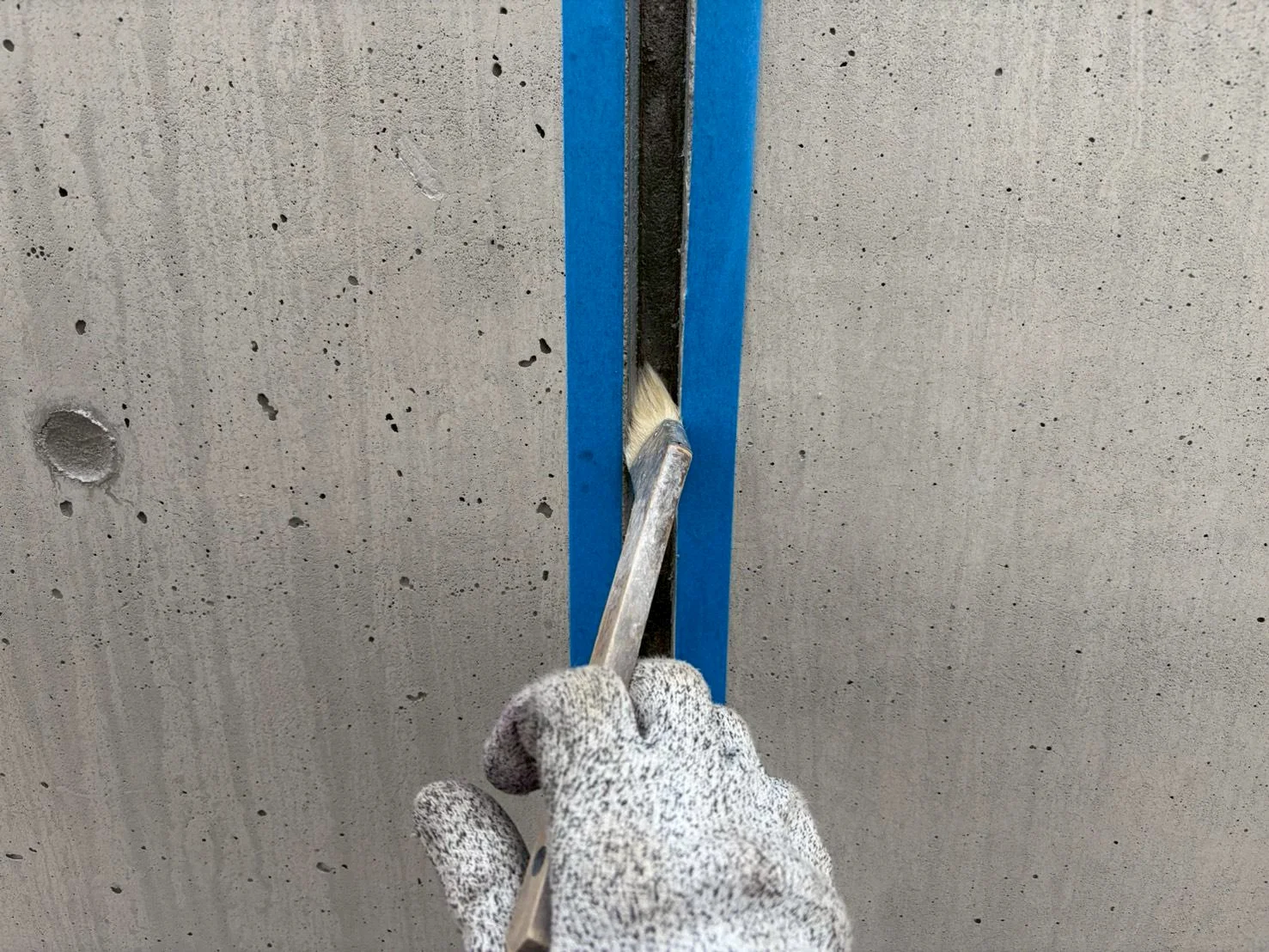 岡崎市 外壁塗装 コンクリート外壁 目地コーキング プライマー塗布